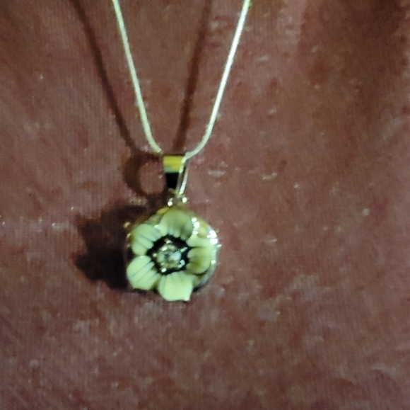 FLOWER necklaces - Picture 5 of 10